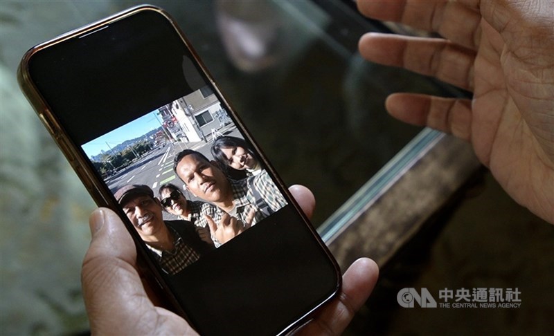 Richard Hamonangan (kiri) ketika pergi ke Amerika Serikat. (Sumber Foto : CNA, 25 November 2024)