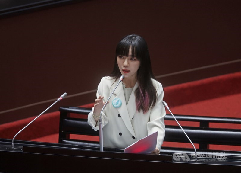 Anggota Yuan Legislatif, Huang Jie, berbicara di sebuah rapat. (Sumber Foto : Dokumentasi CNA)