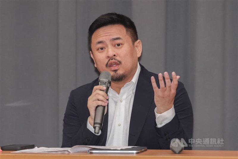 Menteri Ketenagakerjaan Hung Sun-han dalam sebuah konferensi pers hari Rabu. (Sumber Foto : CNA, 11 Desember 2024)
