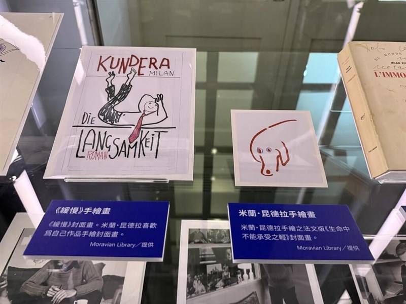 Manuskrip penulis Ceko Milan Kundera dipamerkan dalam foto tanpa tanggal ini di Tainan. (Sumber Foto : National Museum of Taiwan Literature, 13 Desember 2024)