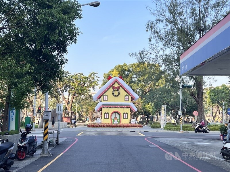 "Rumah Dongeng Natal" adalah salah satu atraksi utama dari Festival Natal Pingtung, yang diadakan di Taman Pingtung hingga 1 Januari. (Sumber Foto : CNA, 2 Desember 2024)