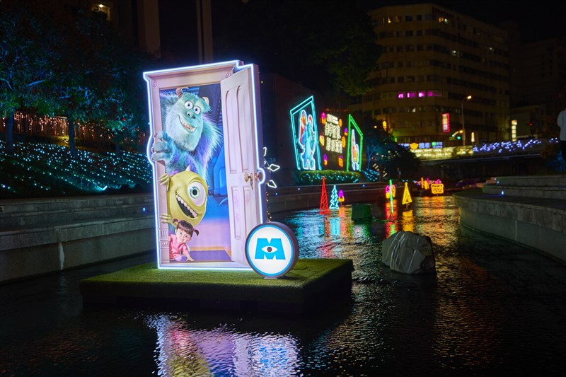 Sulley, Mike Wazowski dan Boo dari "Monsters, Inc." milik Pixar menjadi tema utama Natal di Taichung. (Sumber Foto : Pemerintah Kota Taichung)
