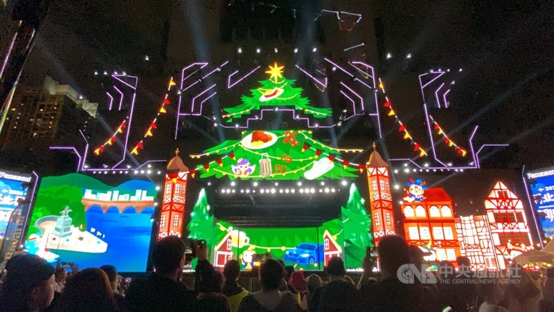 Pameran lampu sorot utama disajikan oleh Christmasland New Taipei 2024. (Sumber Foto : CNA, 6 Desember 2024)