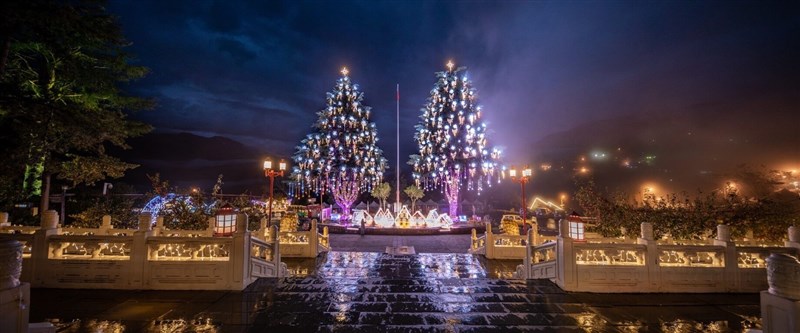 Festival Seni Cahaya Lishan Guguan menyalakan dua pohon Natal andalannya pada 28 Desember. (Sumber Foto : Kantor Pusat Area Pemandangan Nasional Tri-Mountain)
