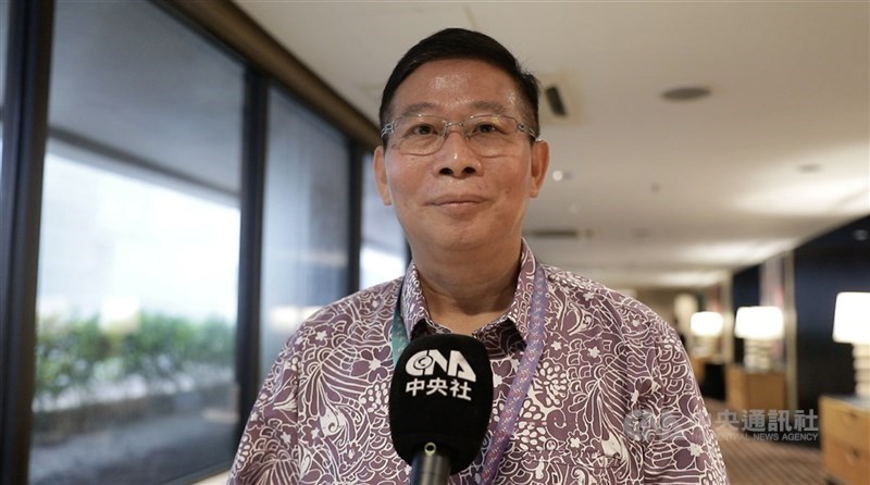 Kepala Surabaya Taipei School, Yang Shun-fu saat diwawancarai CNA. (Sumber Foto : Dokumentasi CNA)