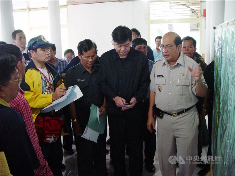 Tim medis dan penyelamat nasional Taiwan di Nias, 31 Desember 2004. (Sumber Foto : Dokumentasi CNA)