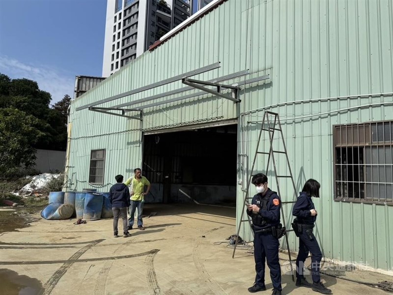 Seorang pekerja migran terjatuh dari ketinggian di lokasi konstruksi sebuah rumah di Jalan Dunfu, Distrik Beitun di Kota Taichung hari Senin. (Sumber Foto : Otoritas setempat)