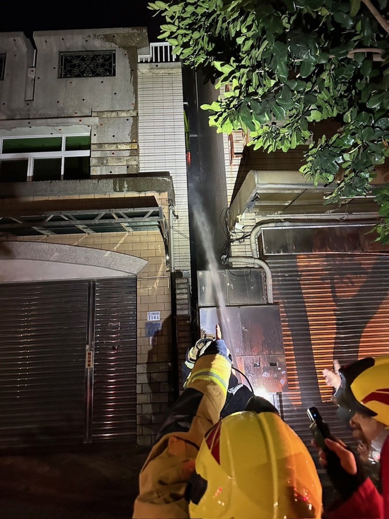 Beberapa insiden terkait kebakaran terjadi pasca gempa Selasa dini hari, salah satunya di sebuah pabrik percetakan di Kota Chiayi. (Sumber Foto : Biro Pemadam Kebakaran Kota Chiayi, 21 Januari 2025)