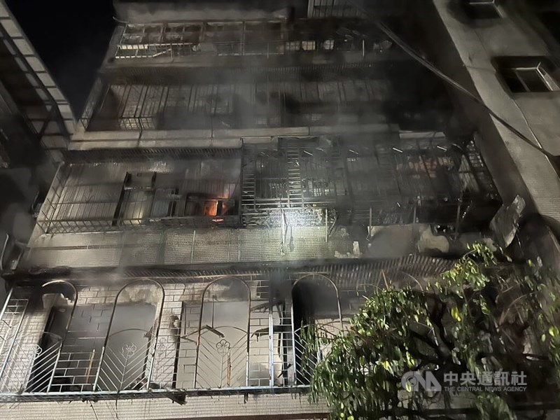 Gedung hunian di Jalan Fude, Distrik Taishan, New Taipei yang terbakar pada Kamis dini hari. (Sumber Foto : Dokumentasi CNA)