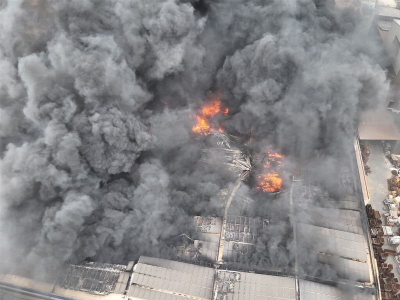 Kebakaran terjadi di sebuah pabrik di Jalan Xiangong, Desa Xianxi, Kabupaten Changhua hari Senin. (Sumber Foto : Biro Pemadam Kebakaran Kabupaten Changhua)