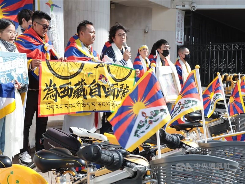 Kampanye "2025 Cycling for a Free Tibet" diluncurkan di Taipei pada Rabu. (Sumber Foto : CNA, 5 Februari 2025)