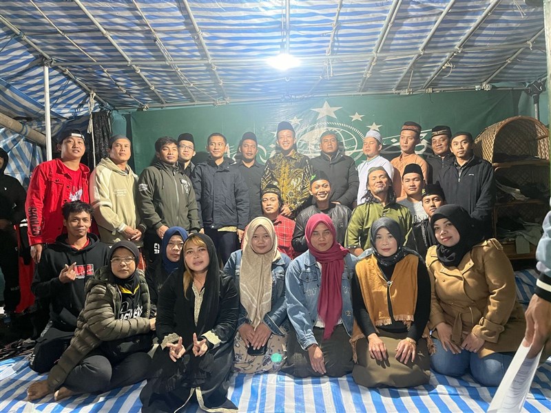 Kegiatan doa bersama yang digagas Organisasi Peduli Indonesia, sebuah komunitas ABK Nelayan di Yilan berlangsung di Mushola Husna Amal, Pelabuhan Wushi, Kamis. (Sumber Foto : KDEI)