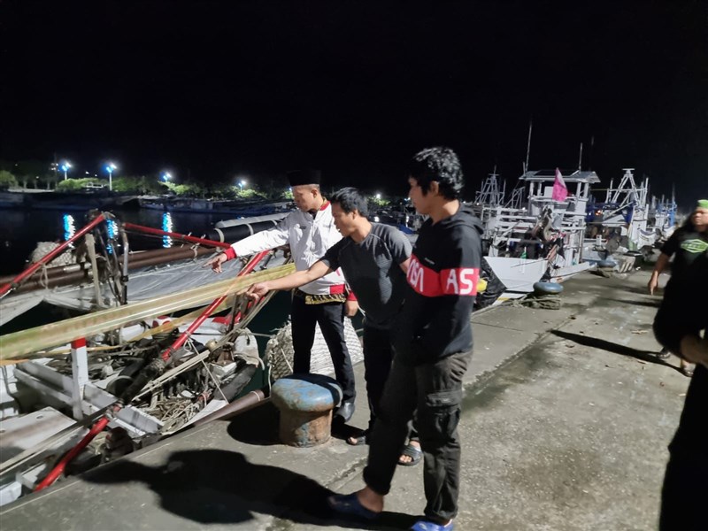 KDEI Taipei melakukan peninjauan langsung ke lokasi kecelakaan kerja pada Kamis malam di Pelabuhan Wushi, Kabupaten Yilan. (Sumber Foto : KDEI Taipei)