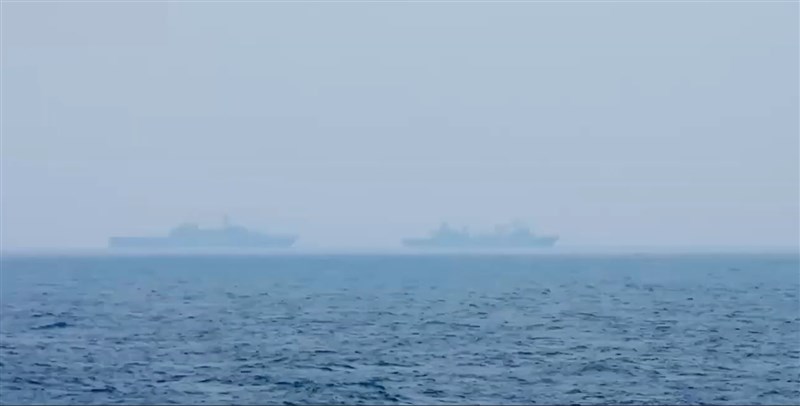 Kapal-kapal Angkatan Laut Tiongkok. (Sumber Foto : Tangkap layar sebuah video yang disediakan oleh MND)