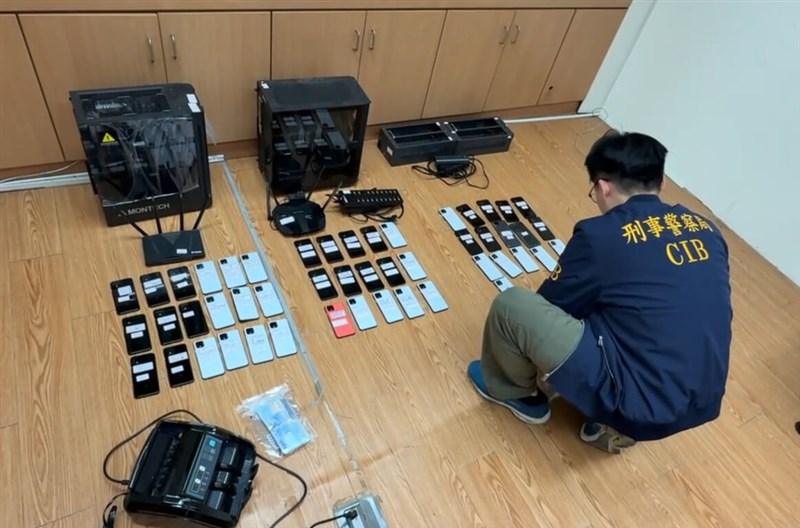 Penegak hukum menangkap 15 orang di Taiwan tengah terkait jaringan pencucian uang untuk judi daring lintas negara. (Sumber Foto : Kontributor pribadi)