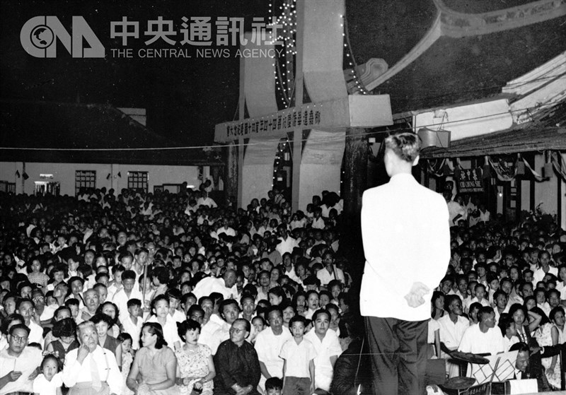 Tionghoa perantauan di Jakarta merayakan Hari Nasional ke-44 ROC pada 10 Oktober 1955. (Sumber Foto : Dokumentasi CNA)