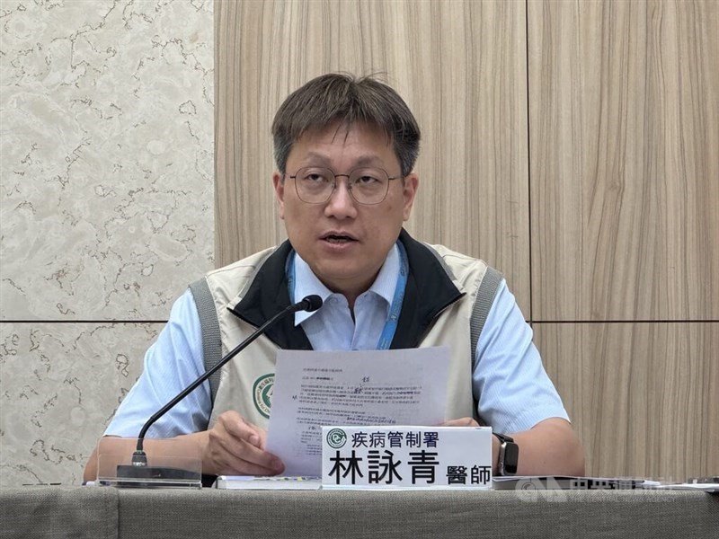 Dokter CDC Lin Yung-ching berbicara dalam konferensi pers pada Selasa. (Sumber Foto : CNA, 15 April 2025)
