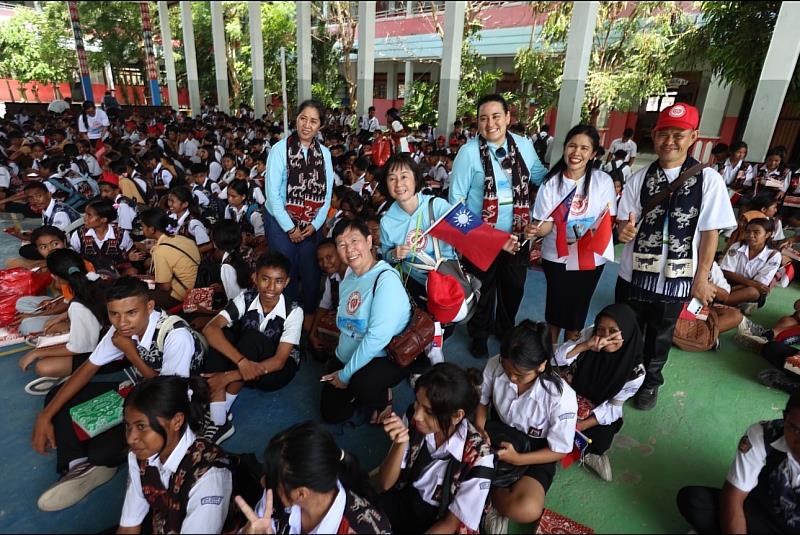 Tim di SMA setempat. (Sumber Foto : KMU)