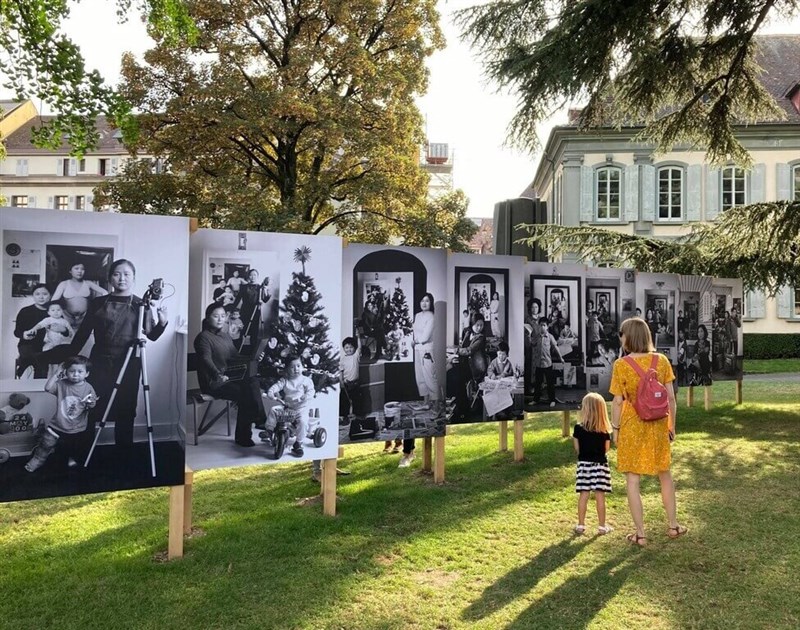 Karya Annie Wang, "The Mother as a Creator" dipamerkan di Festival Images Vevey 2020 di Swiss. (Sumber Foto : Annie Wang)