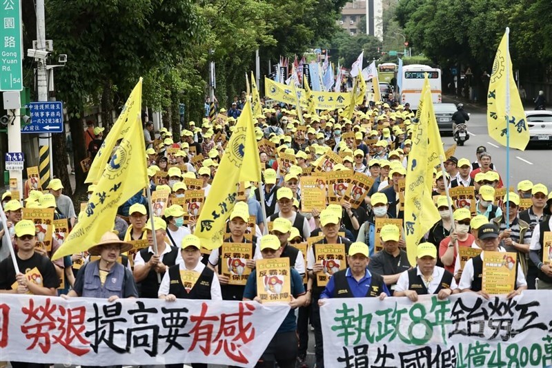 Kelompok buruh turun ke jalan pada Kamis. (Sumber Foto : CNA, 1 Mei 2025)