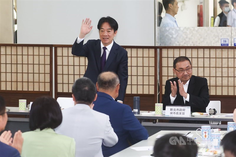 Presiden Lai Ching-te dan Wali Kota New Taipei Hou Yu-ih menghadiri pertemuan dengan para pemimpin bisnis di New Taipei. (Sumber Foto : CNA, 2 Mei 2025)