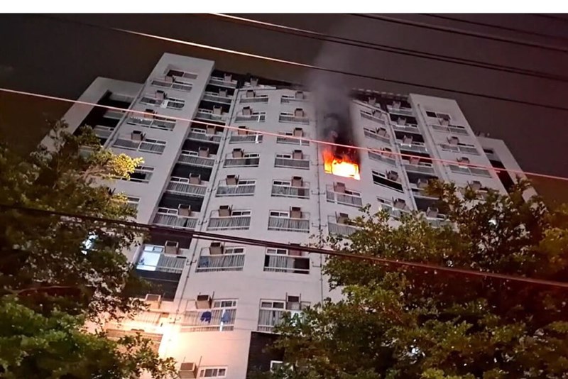 Gedung asrama pekerja migran di Distrik Shanhua, Kota Tainan terbakar pada Selasa malam. (Sumber Foto : Kontributor pribadi)
