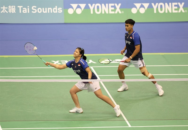Jafar Hidayatullah (kanan) dan Felisha Alberta Pasaribu dalam pertandingan final ganda campuran Taipei Open 2025 hari Minggu. (Sumber Foto : Asosiasi Bulu Tangkis Chinese Taipei)