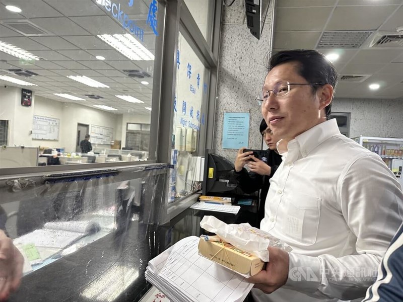 Kepala Departemen Urusan Sipil Hualien, Ming Liang-chen, di Kantor Kejaksaan Distrik Hualien, Taiwan, pada 25 Maret. (Sumber Foto : Dokumentasi CNA)