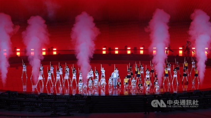 World Masters Games 2025 dibuka pada Sabtu di Taipei Dome dengan sebuah upacara yang menampilkan serangkaian pertunjukan tari dan nyanyian. (Sumber Foto : CNA, 17 Mei 2025)