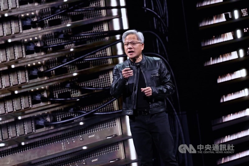 CEO Nvidia Corp. Jensen Huang dalam pidato utama di Computex pada Senin. (Sumber Foto : CNA, 19 Mei 2025)