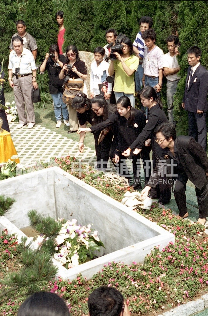Pemakaman Teresa Teng, 28 Mei 1995. (Sumber Foto : Dokumentasi CNA)