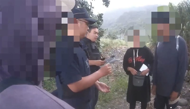  Lima pekerja migran Indonesia hilang kontak pada 25 Mei tertangkap pasca dilaporkan menyelinap ke rumah warga di Kelurahan Yuli, Kabupaten Hualien. (Sumber Foto : Kantor Polisi Yuli)