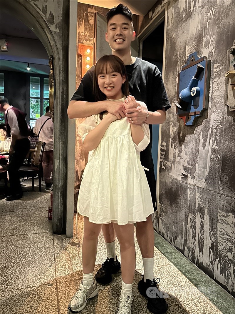 Wang Chi-lin (belakang) dan Chen Shih-yuan (depan). (Sumber Foto : Dokumentasi CNA)