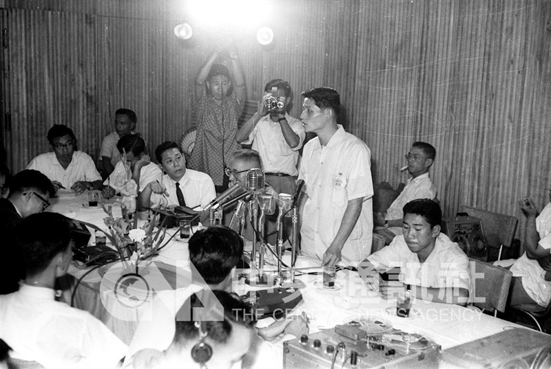 Lee Chen-yang dan Lin Ching di acara Free China Relief Association pada 18 Juni 1963. (Sumber Foto : Dokumentasi CNA)