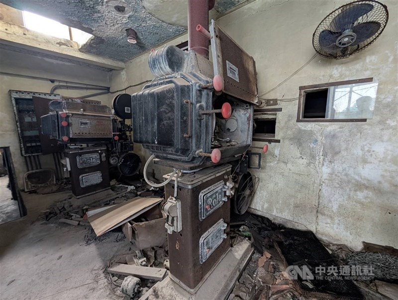 Proyektor busur film karbon langka di gedung Bioskop Jinsha, Kabupaten Kinmen. (Sumber Foto : CNA, 19 Juni 2025)