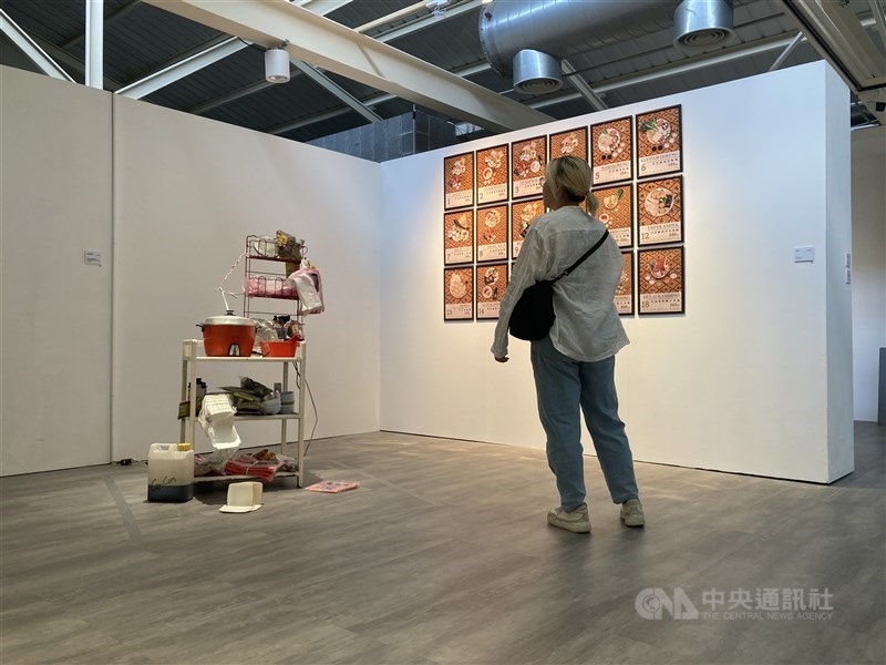 Dua karya Lawrence Hsieh, “Memori yang Penting 01” dan “Menu”. (Sumber foto: CNA)