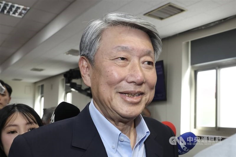 Menteri Ekonomi Kuo Jyh-huei berbicara kepada wartawan di Yuan Legislatif pada hari Senin. (Sumber Foto : CNA, 23 Juni 2025)