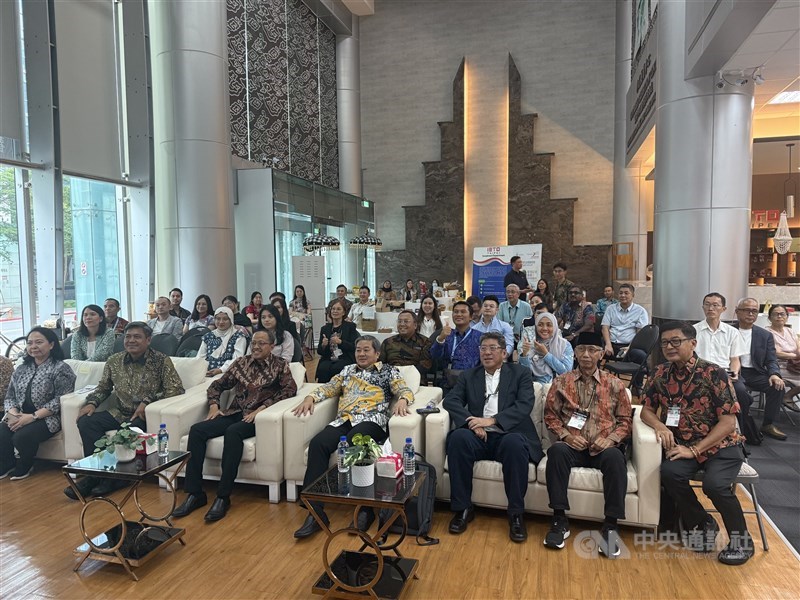 Kamis (26/6) bertempat di Exhibition Center KDEI Taipei mengadakan “Business Matching” pengenalan produk Indonesia. (Sumber Foto : CNA, 26 Juni 2025).