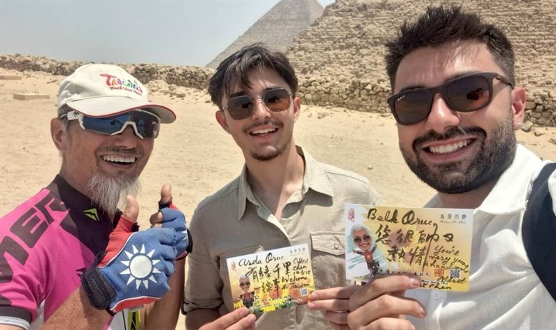 Chen Min-hsien di depan Piramida. (Sumber Foto : CNA, 27 Juni 2025)