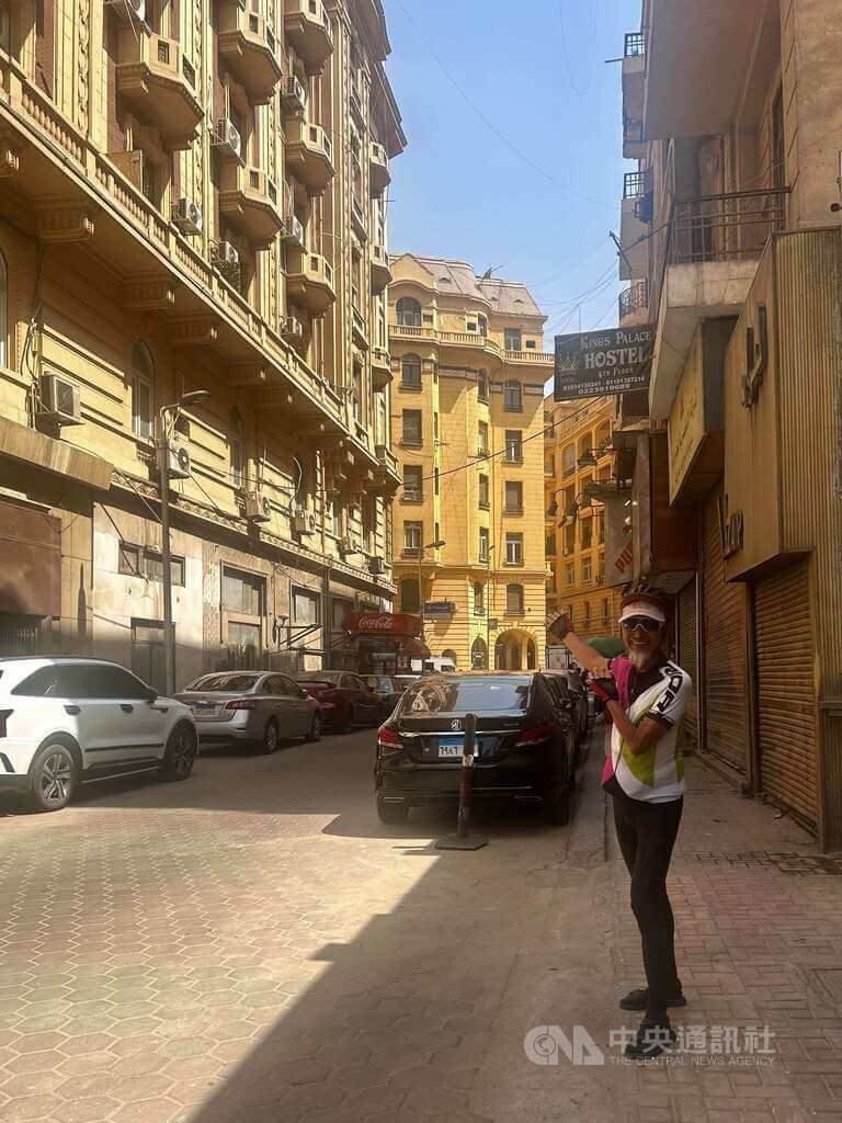 Chen Min-hsien, pesepeda senior Taiwan yang dijuluki “Kesatria Tua Tak Tua”. (Sumber Foto : CNA, 27 Juni 2025)