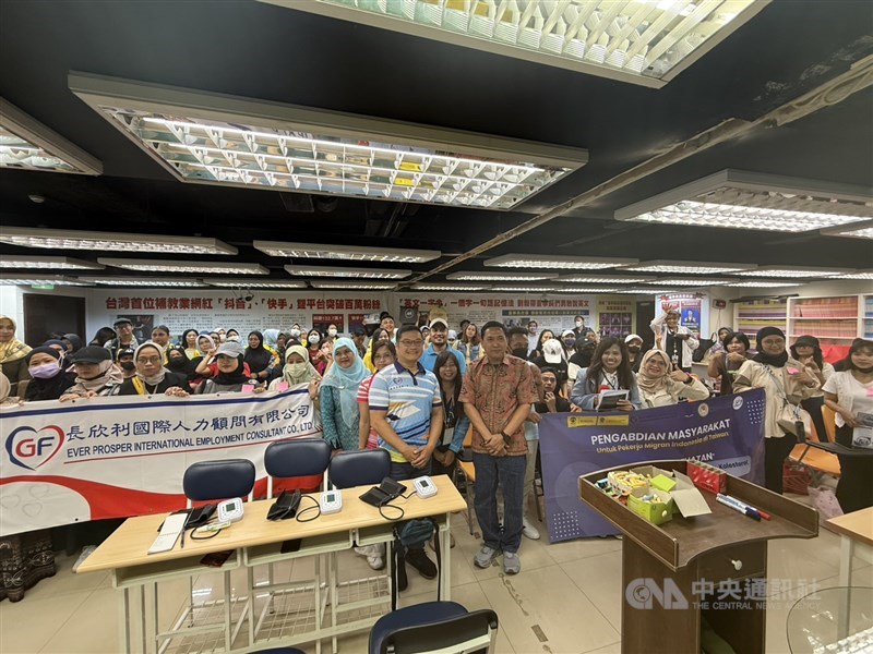 Sebanyak 120 peserta yang terdiri dari PMI Taiwan menghadiri acara pengecekan kesehatan gratis yang diadakan oleh Universitas Indonesia (UI). (Sumber Foto : CNA, 13 Juli 2025)