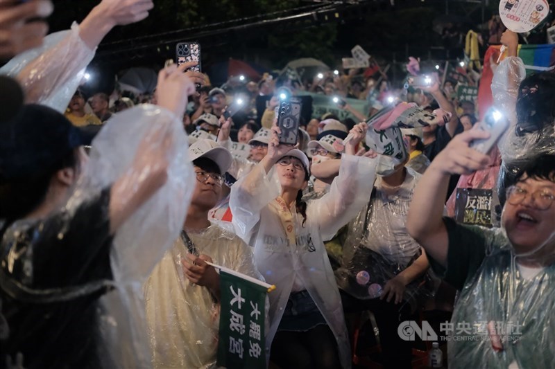 Kampanye mendukung pemakzulan di Bulevar Ketagalan, Taipei pada 24 Juli. (Sumber Foto : Dokumentasi CNA)