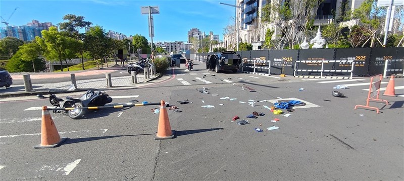 Tabrakan di persimpangan Jalan Chongde VI dan Jalan Renping, Distrik Beitun, Taichung, Senin pagi. (Sumber Foto : Kontributor pribadi)