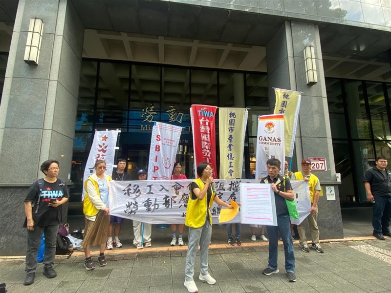 Demonstrasi di depan Kementerian Ketenagakerjaan pada Selasa. (Sumber Foto : GANAS Community)