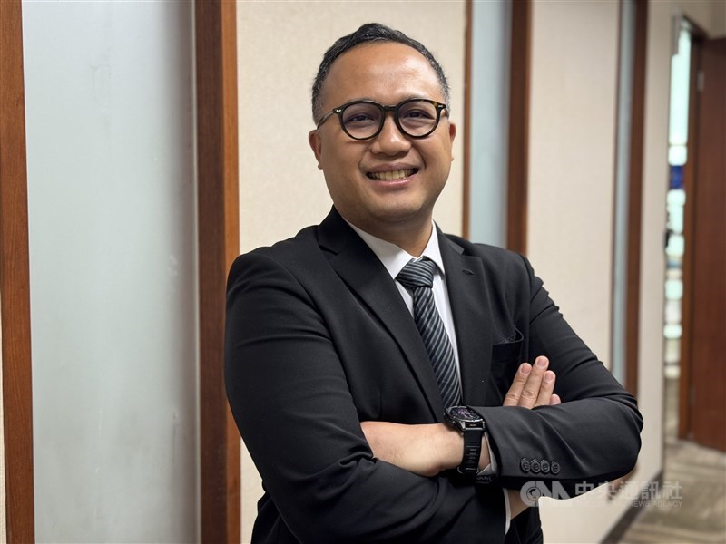 Hartoyo Wiwit Notonegoro, analis bidang Imigrasi KDEI. (Sumber Foto : CNA)