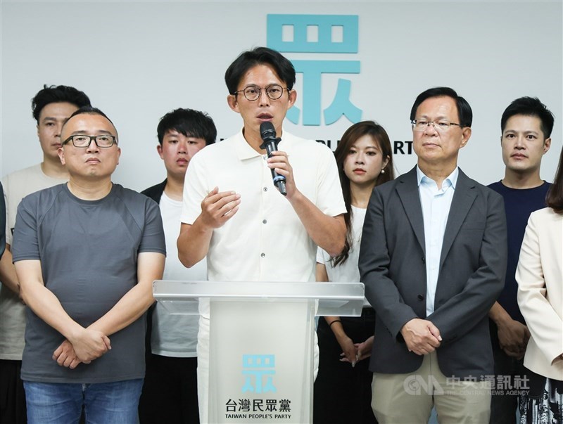 Ketua Partai Rakyat Taiwan, Huang Kuo-chang (depan). (Sumber Foto : CNA, 23 Agustus 2025)