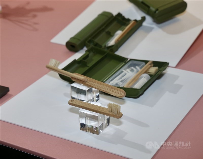 Yuantai Bamboo Crafts dengan sikat gigi bambu pertama di Taiwan kembali hadir di pameran Maison & Objet Paris pada September. (Sumber Foto : CNA, 21 Agustus 2025)