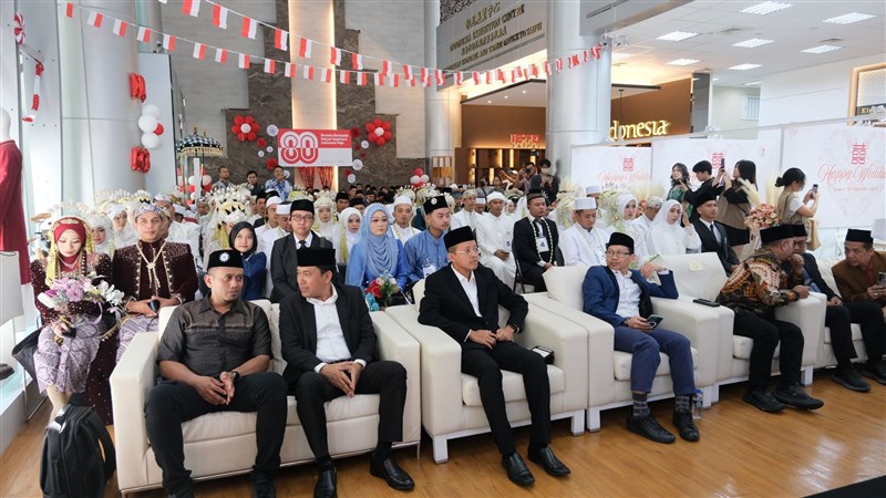 Kegiatan nikah massal bagi Pekerja Migran Indonesia (PMI) ini diselenggarakan oleh KDEI Taipei bekerja sama dengan Kementerian Agama RI pada Minggu (24/8). (Sumber Foto : KDEI, 24 Agu.2025)