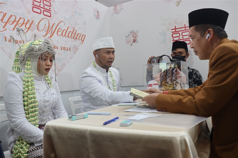 Sebelum akad nikah, para calon pengantin juga mengikuti bimbingan perkawinan yang difasilitasi oleh Kementerian Agama RI. (Sumber Foto : KDEI, 24 Agu.2025)