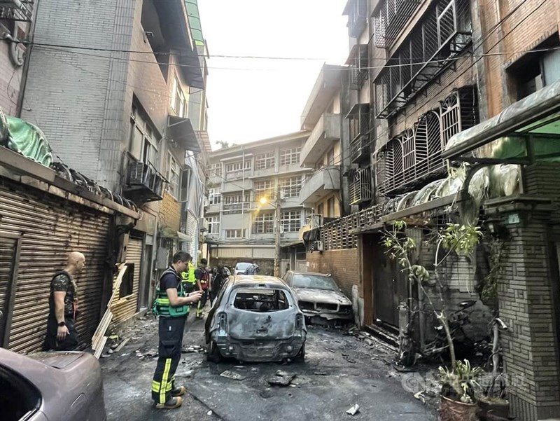 Kebakaran di Gang 19, Jalan Xingzheng, Distrik Xindian, New Taipei, Senin dini hari. (Sumber Foto : Otoritas setempat)